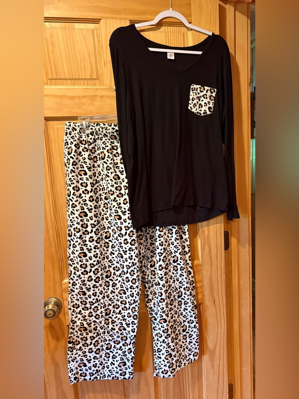 Liz Claiborne leopard print pajama set women’s size L